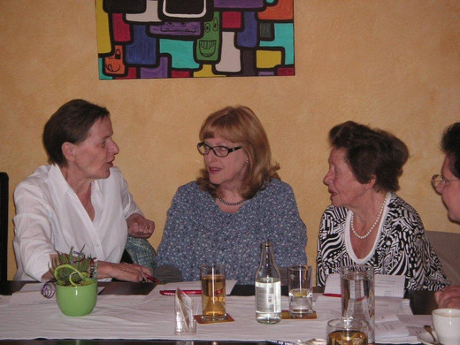 frauen2_JPG-1305178936