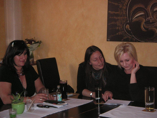 frauen4_JPG-1305178962