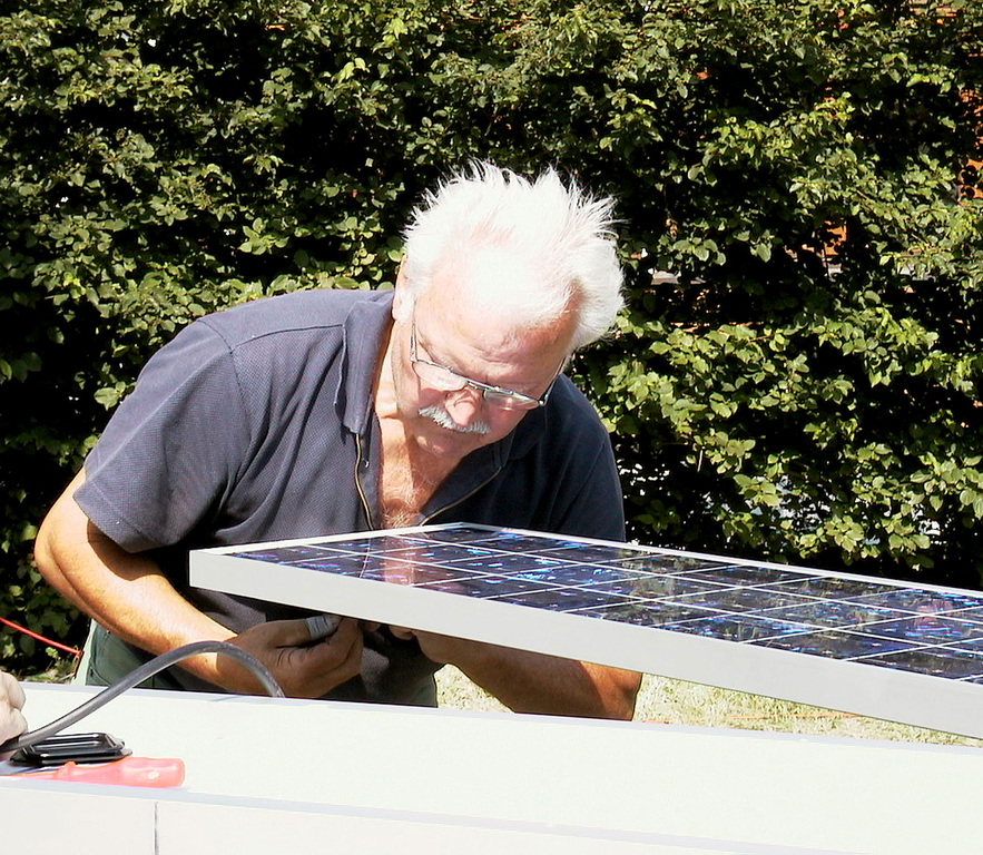 FotovoltaikStrassenbeleuchtung02.jpg