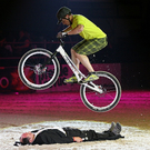 qumessewelsnachtderpferde2011theflyingbikeboys9_big.jpg