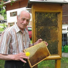 Franz Pfeifer ist  Imker mit Passion.