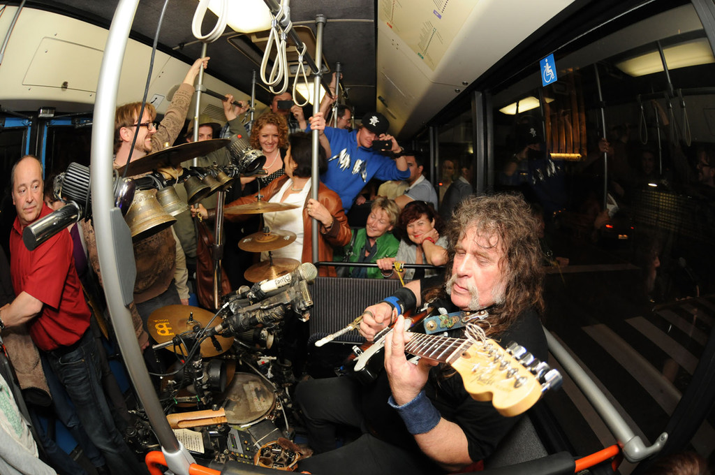 blues_bus_batruel_jpg-1306236937