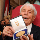 Johannes Heesters erhält Goldene Wien-Plakette