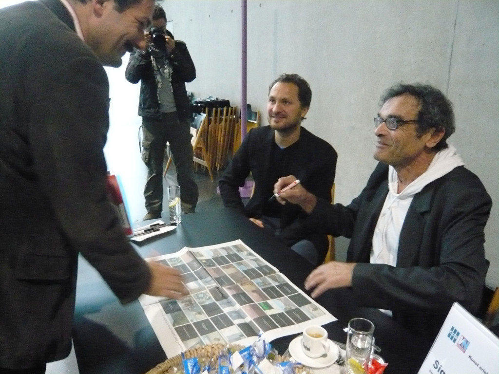 farocki_signierstunde01_021010_jpg-1306592695