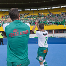 Die Spieler der Austria Lustenau bedanken sich bei ihren mitgereisten Fans im Wiener Happel Stadion