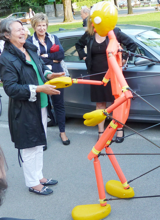 Emel11a_jpg-1306861491