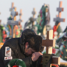 Perm gedenkt der weit über 100 Todesopfer nach Brand in Disco 6.12.2009