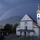 Pfarrkirche mit Regenbogen