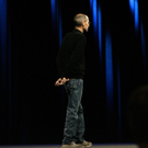 Steve Jobs präsentiert die iCloud