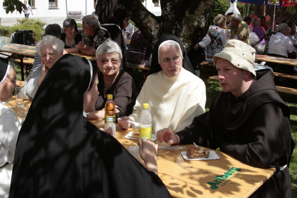 KLF 2011 003  Festbesucher.JPG