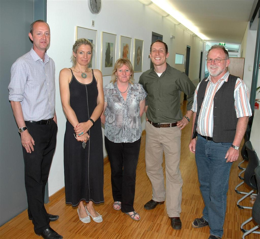 English in action Team _Large__JPG-1307953254