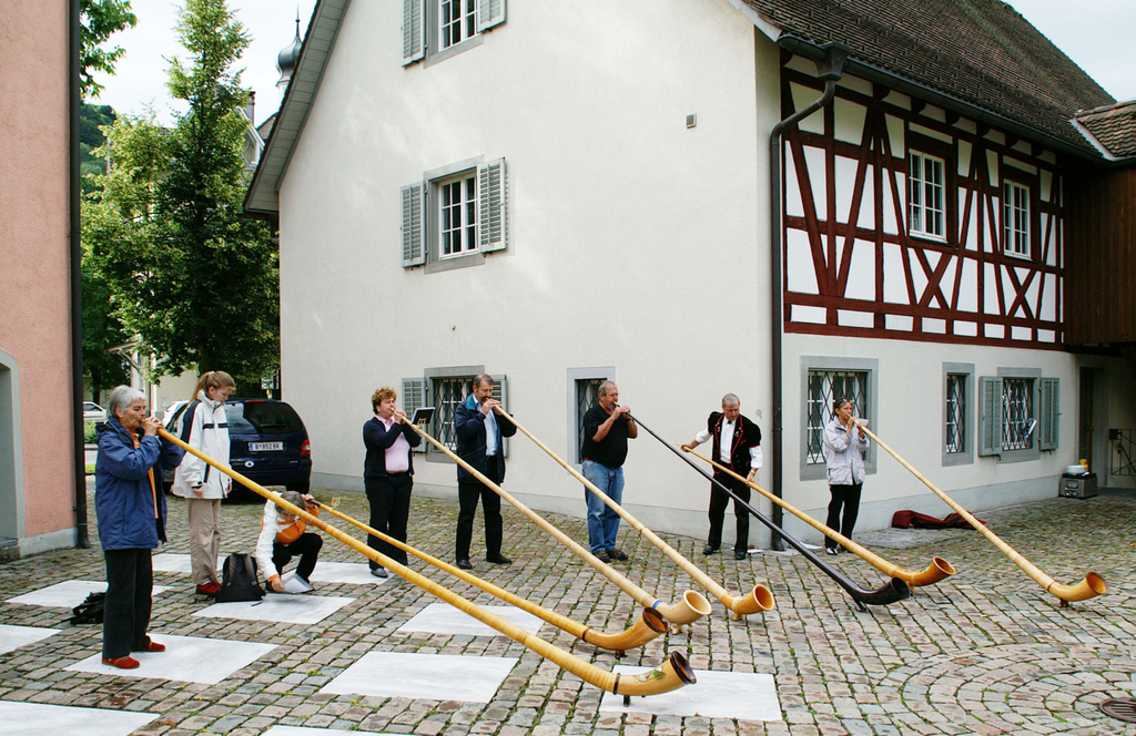 alphornensemble01_jpg-1307975692