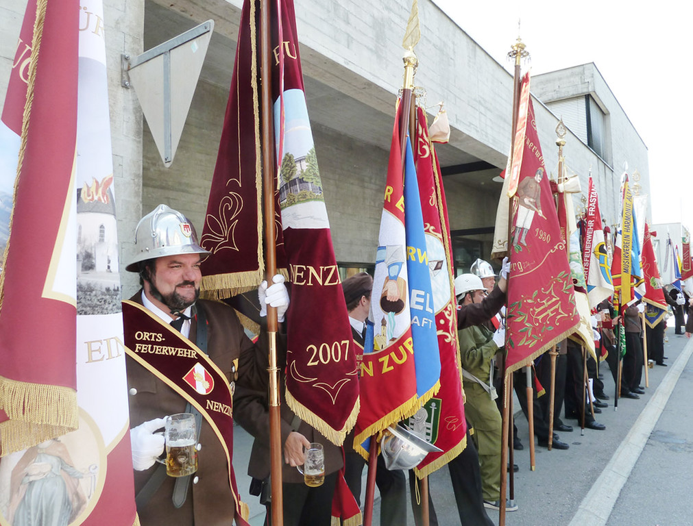 Leiter31Fahnen __jpg-1308086231