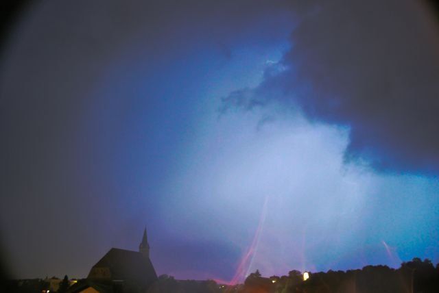 normal_160611gewitterlaufenoberndorf10.jpg