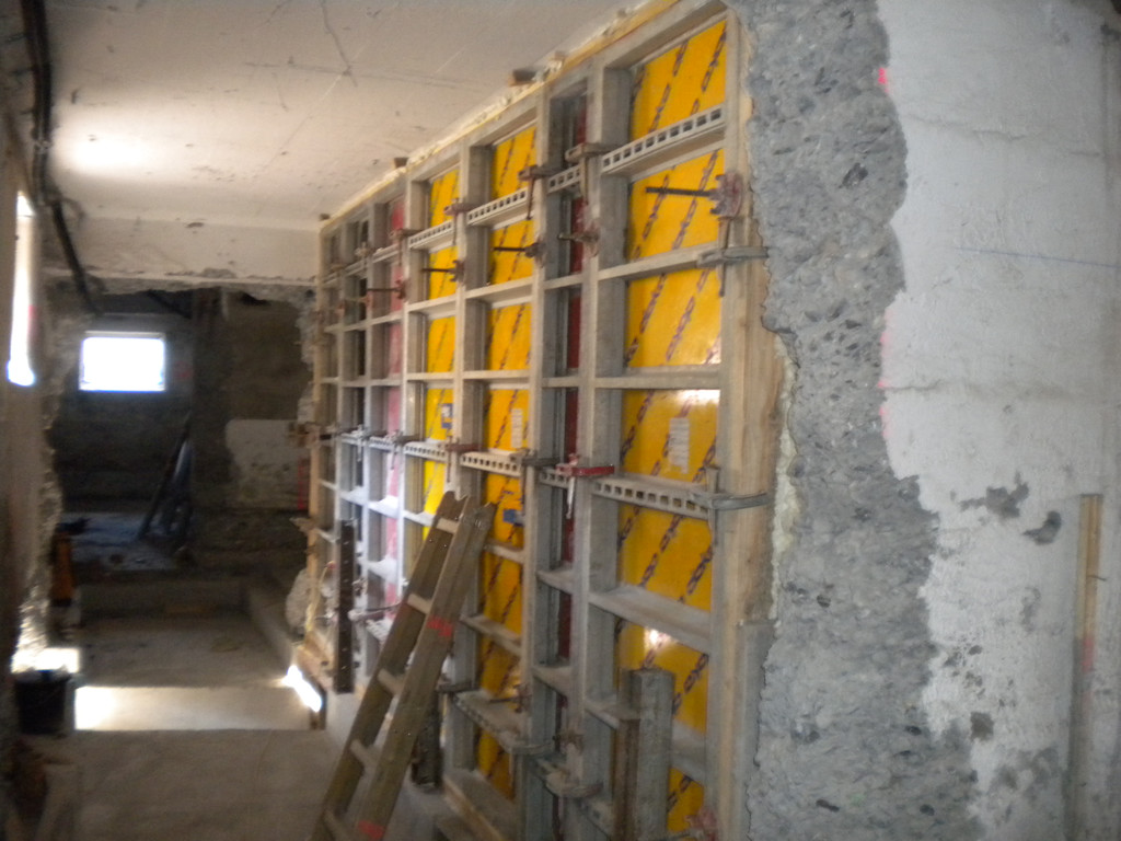080-Schalung Zwischenwand KG Mitteltrakt.jpg