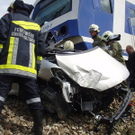 Auto von Schnellbahn erfasst 20. Juni 2011 
