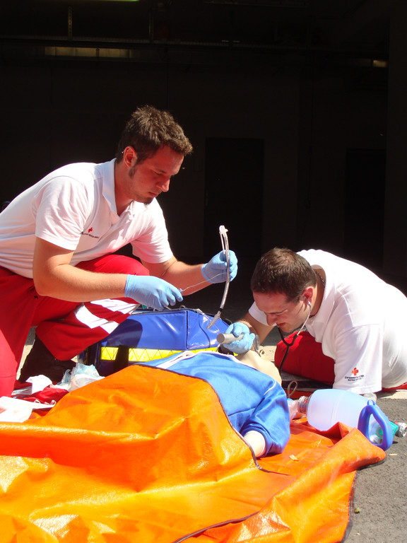 HEIMAT 1 Intubation bei Patient mit Atemstillstand_JPG-1308551651
