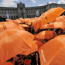 Regenschirm-Marsch in Wien zum Weltflüchtlingstag 2011
