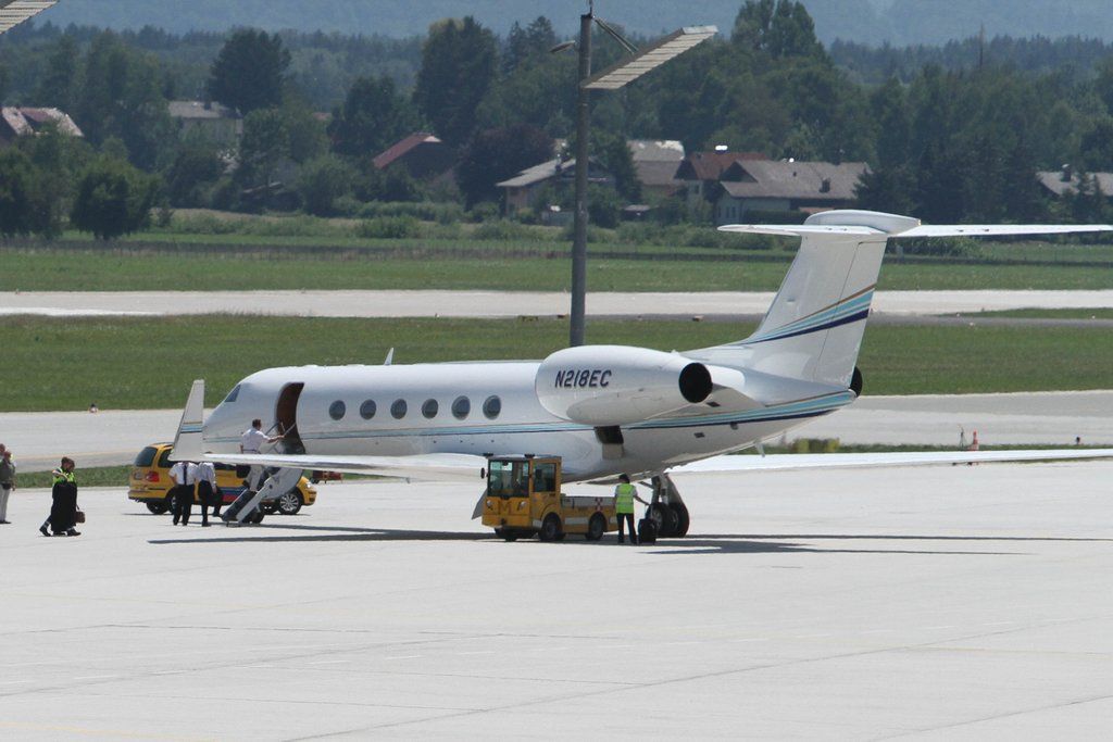 SchwarzeneggerAbflug22061104.jpg