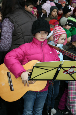 Volksschulchor Christkindlemarkt 009 _4_.jpg