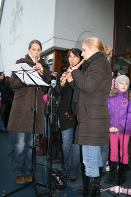 Volksschulchor Christkindlemarkt 009 _12_.jpg