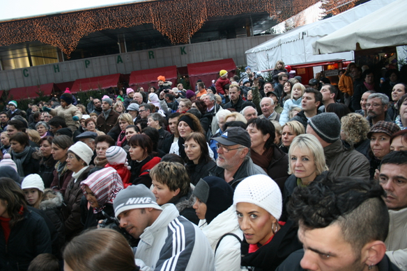 Volksschulchor Christkindlemarkt 009 _14_.jpg
