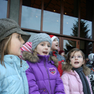 Volksschulchor Christkindlemarkt 009 _15_.jpg