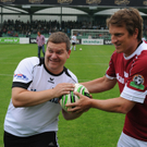 Kick for Kids: Charity-Match mit Andi Herzog und Elton