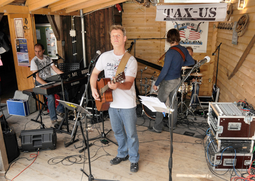 Pro Western 235_jpg-1309082488