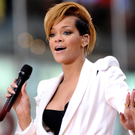 Rihanna mit blondem Irokesenschnitt