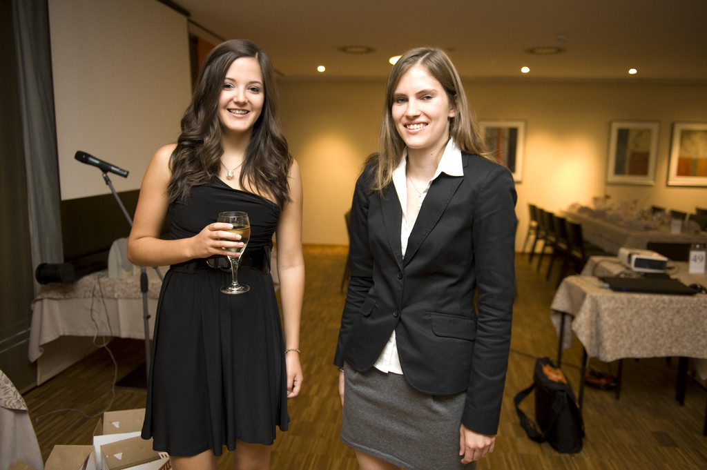 Lara _8a_ und Tina _8b_ BG Lustenau_jpg-1309166503