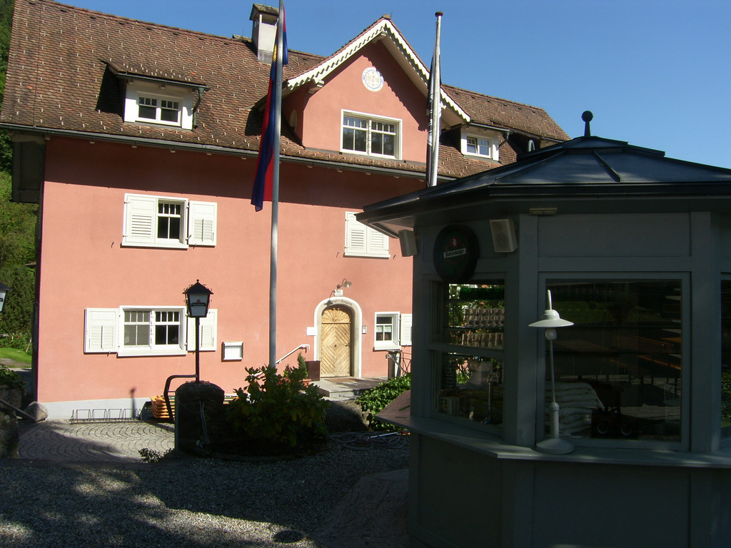 SH101762_JPG-1309178057