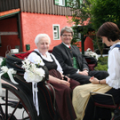 2011_07_02 Fahnenpatin Anna Schatteiner mit Bgm IMG_0158 10x15.jpg