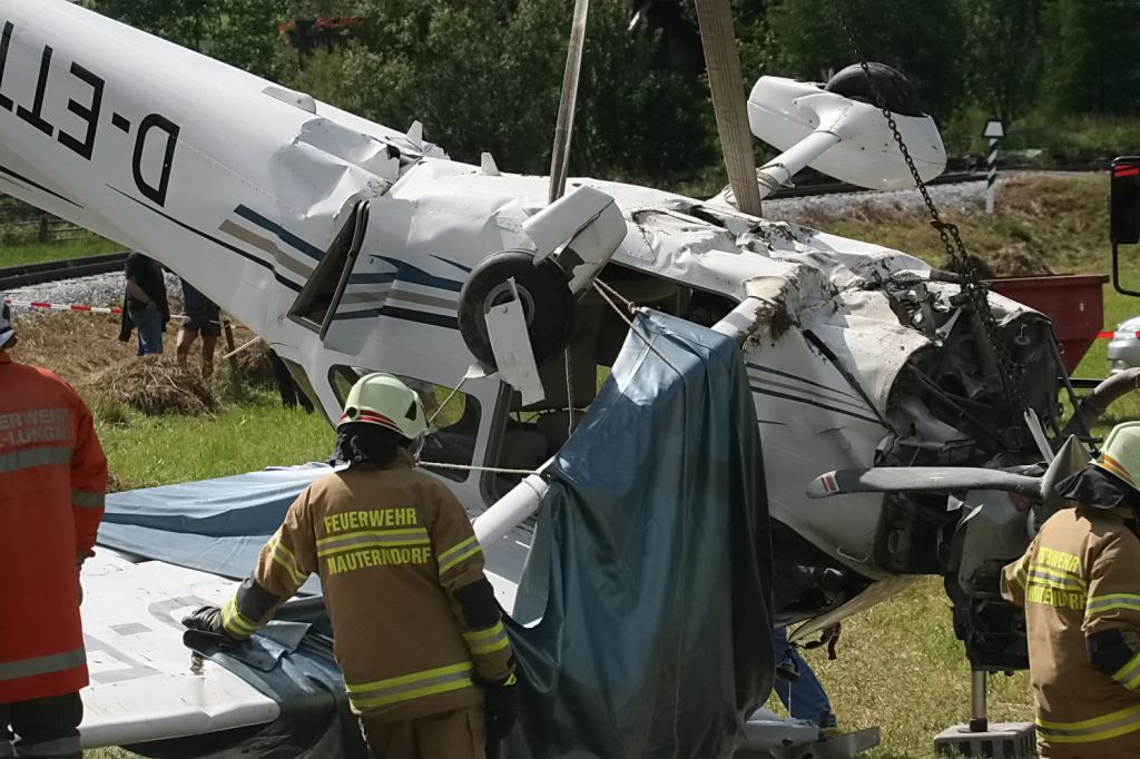 normal_06072011flugzeugffaktivnews_035.jpg
