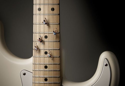 d4d20_USA-bbdo-att-guitar.jpg