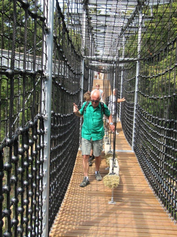 Skywalk-festhalten_ es schwankt_JPG-1310236117