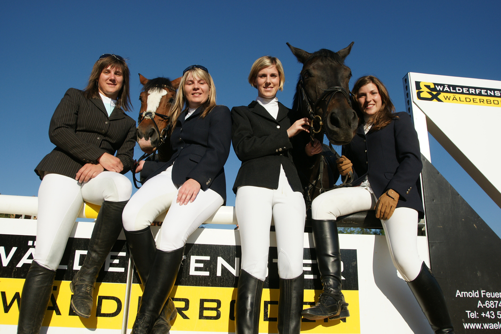 Christina_ Steffi_ Verena und Marilyn freuen sich auf das Turnier_jpg-1310304118