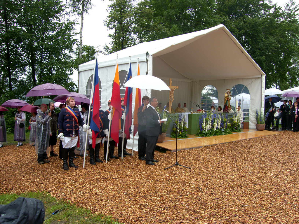 SH102182_JPG-1310973259