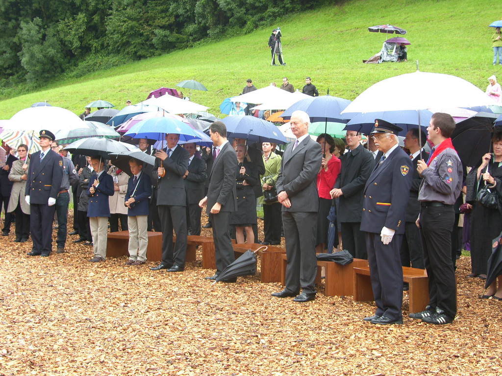 SH102184_JPG-1310973273