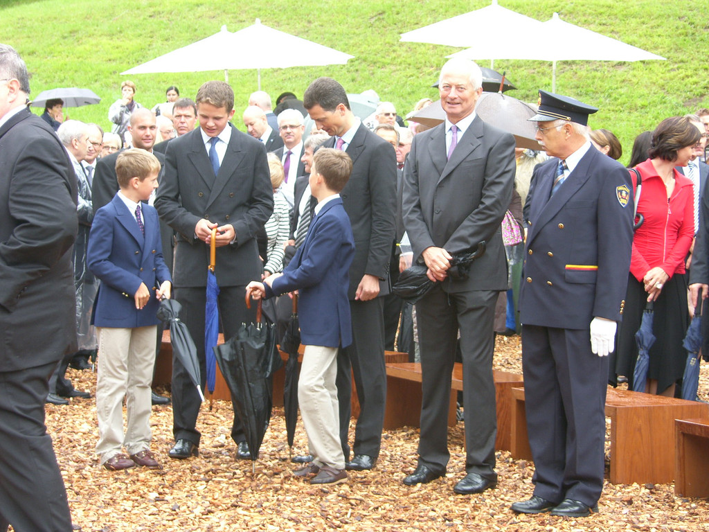 SH102200_JPG-1310973300