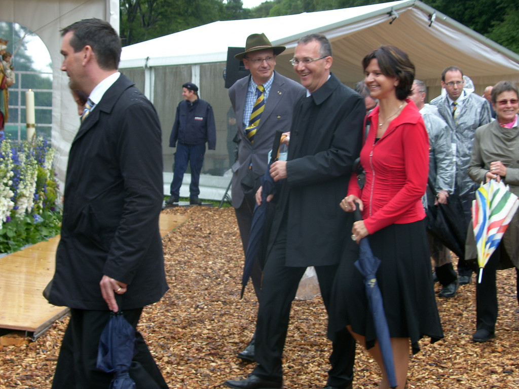 SH102222_JPG-1310973316