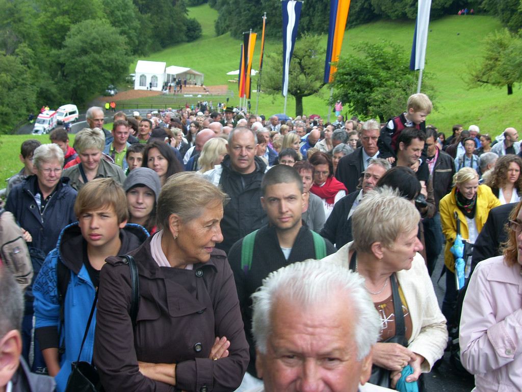 SH102231_JPG-1310973345