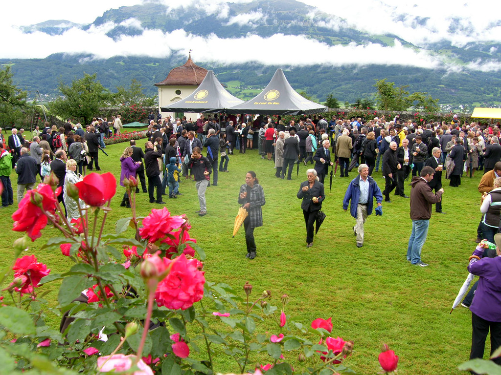 SH102244_JPG-1310973375