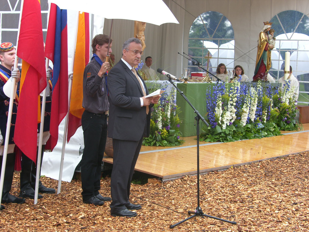 SH102180_JPG-1310973246