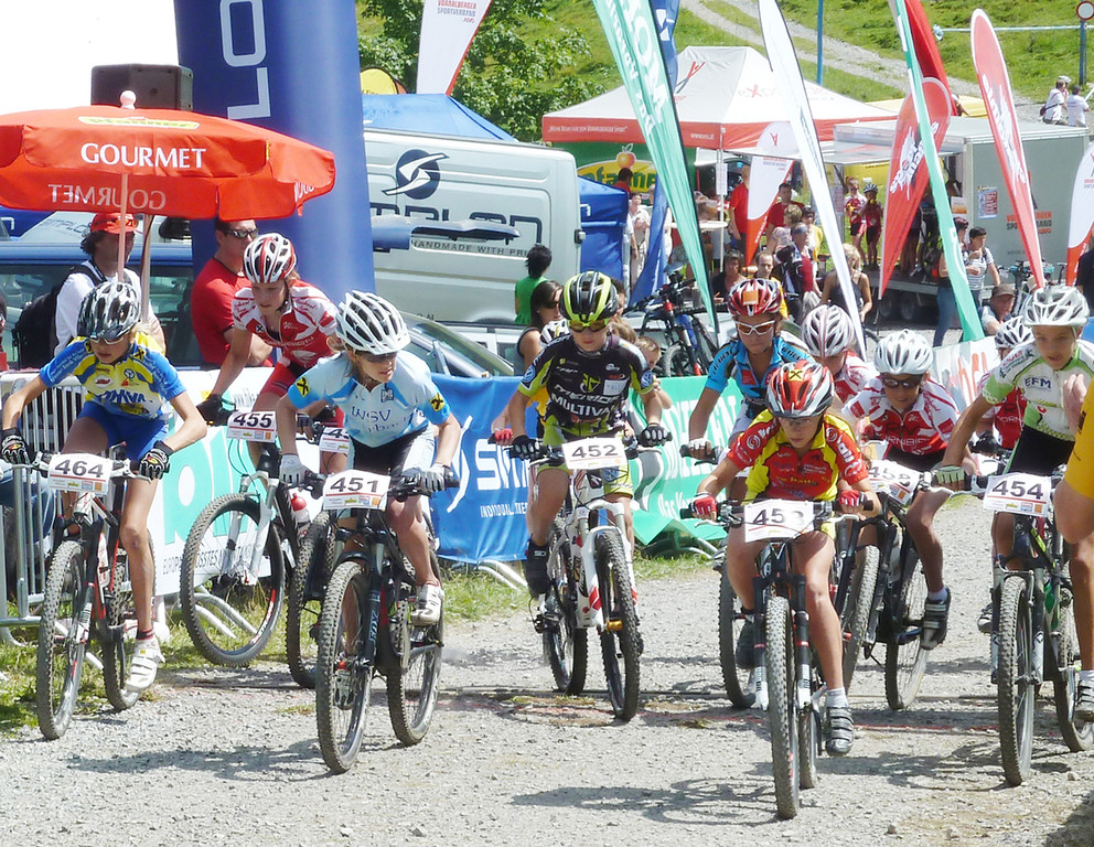 Bike6Girls_jpg-1311007875