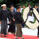 Suu Kyi beim Gedenken an ihren Vater