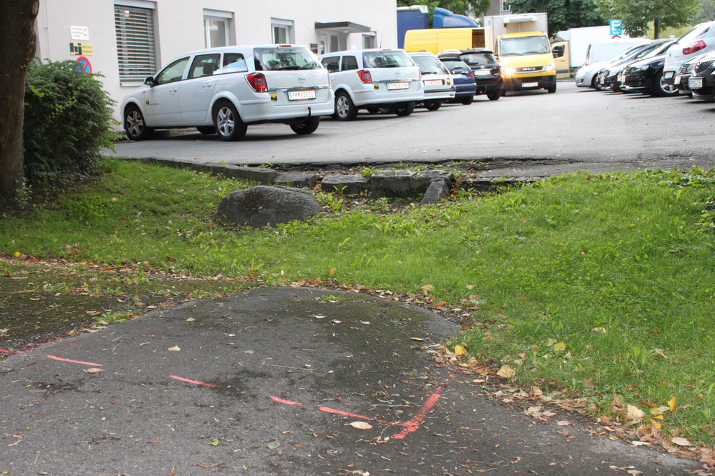 Diebsturmplatz Asphaltschaden_jpg-1311146745