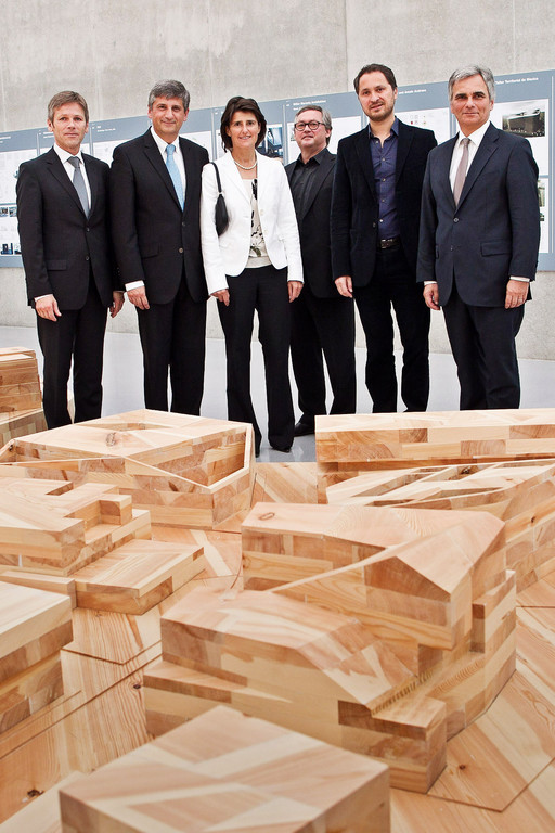 201110720_MIK_R111_jpg-1311157549