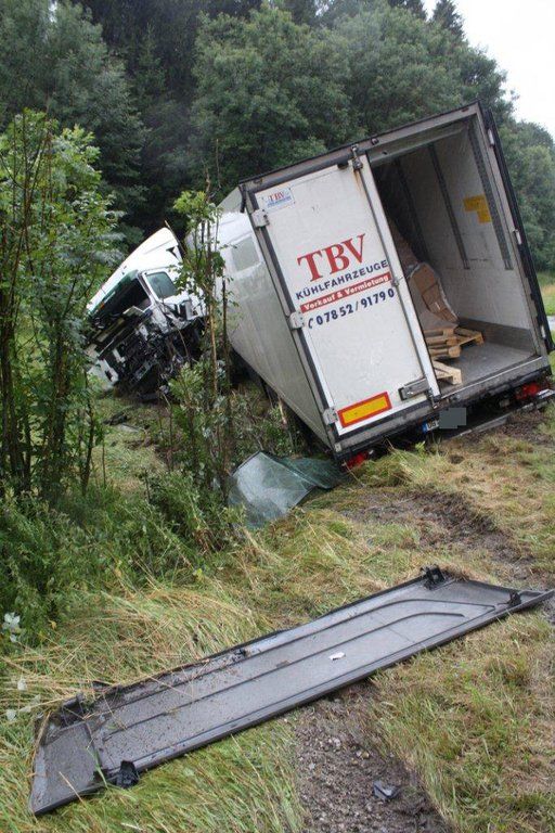 20072011lkwkrachenineinanderff2aktivnews_8.jpg