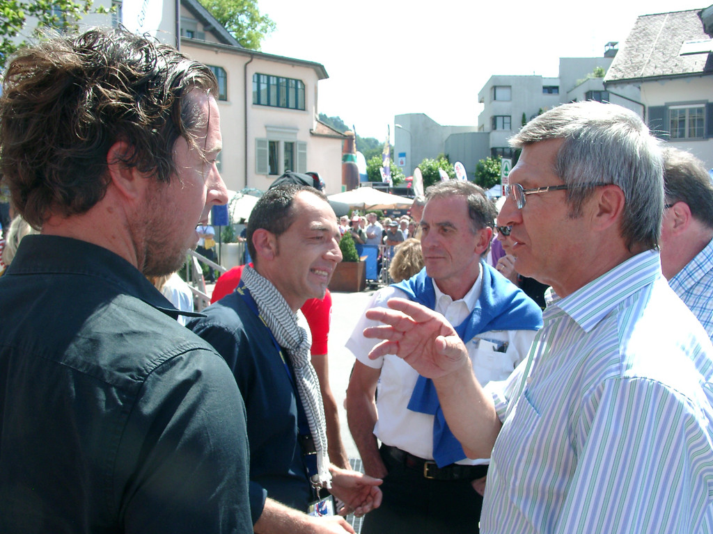 01010621_JPG-1311525698